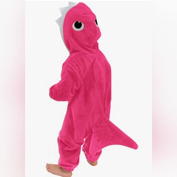 Shark Family Costumes. BABY & GREY - adult sm, MOM-18-14 mo, DAD-12-18mo - Picture 3 of 8